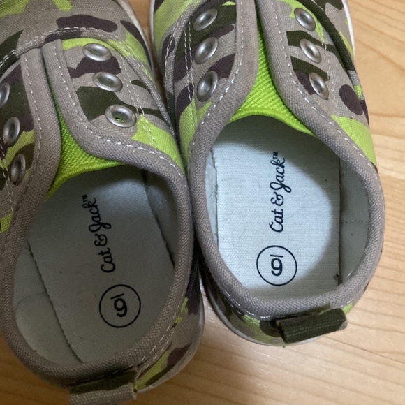 Size 6 baby boys shoes - Picture 3 of 3